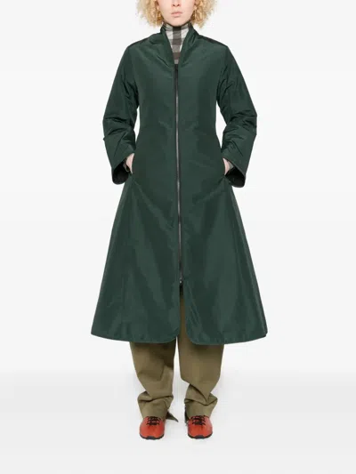 正面拉链缝线细节外套