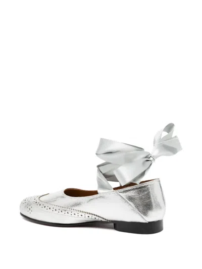 翼尖细节芭蕾平底鞋