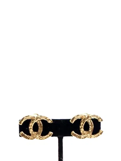 Pre-owned Chanel 1970-1980 Cc Gold Plated Clip On Earrings Costume Earrings