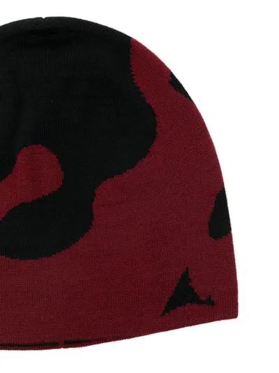Roa Magma Abstract-print Beanie Hat In Red