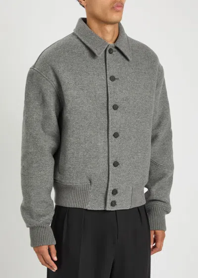 Jacquemus Mens Grey Feltro Pointed-collar Wool Bomber Jacket In Gray