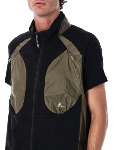 Roa Polartech Vest Featuring Contrast Panels In Black