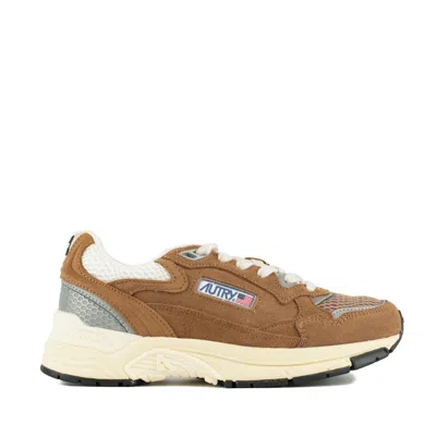 Autry Hyperway Sneakers In Mesh And Suede Cigar And Silver In Brown