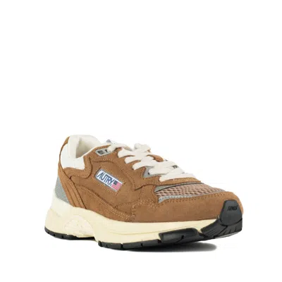 Autry Hyperway Sneakers In Mesh And Suede Cigar And Silver In Brown