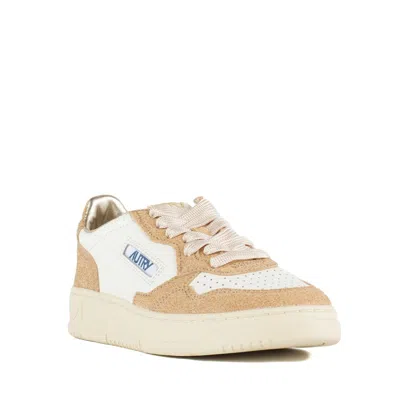 Autry Sneakers Medalist Low In Avory And Gold Leather Glittered In Neutral