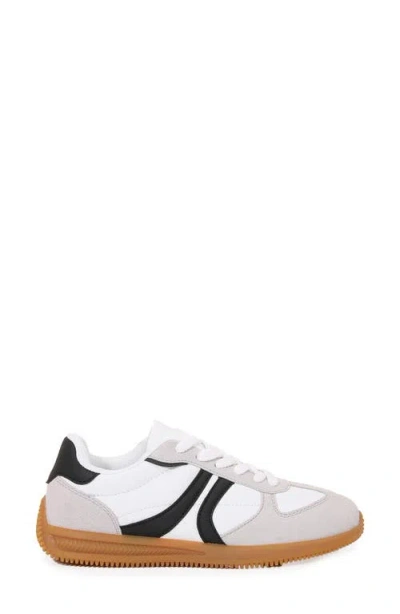Berness Curve Stripe Sneaker In White