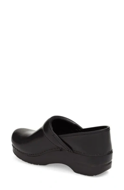 Dansko Narrow Pro Cabrio Womens Leather Round Toe Clogs In Black