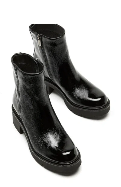 La Canadienne Alec Crinkle Leather Lug-sole Ankle Booties In Black