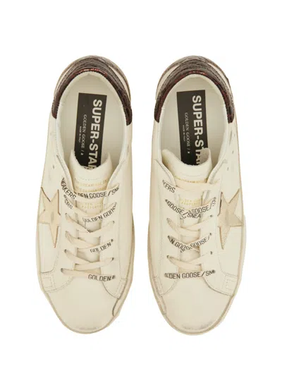Golden Goose Women 'super-star' White Low Top Sneakers With Embossed Logo And Contrasting Heel In Le