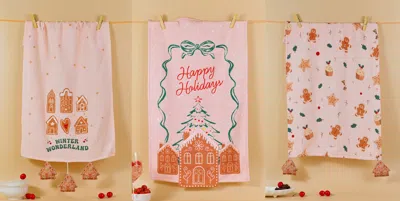 Tiramisu The "gingerbread Cheer" Artisan Kitchen Tea Towel Set - Set Of 3 In Pink