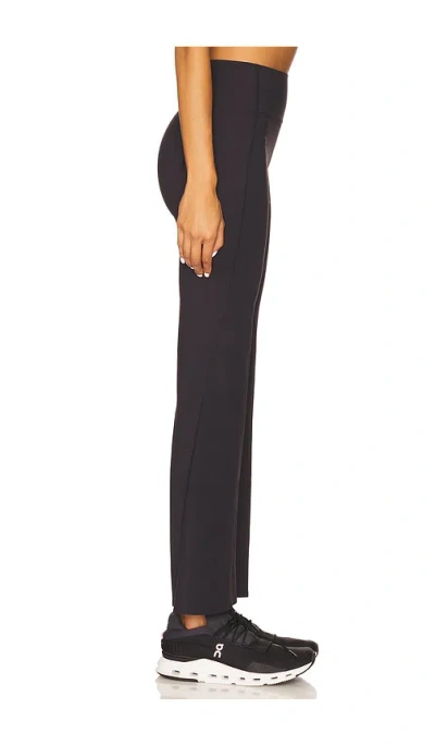 On Womens Black Studio Flared Performance Leggings In Black