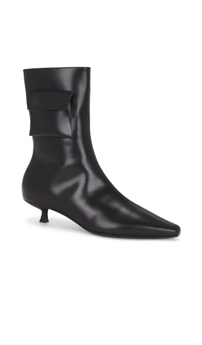 St Agni Petit Pouch Boot In Black