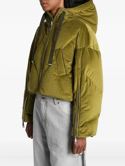 绗缝连帽蓬松夹克