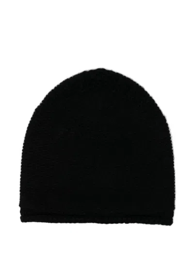 Devoa Knitted Beanie In Black