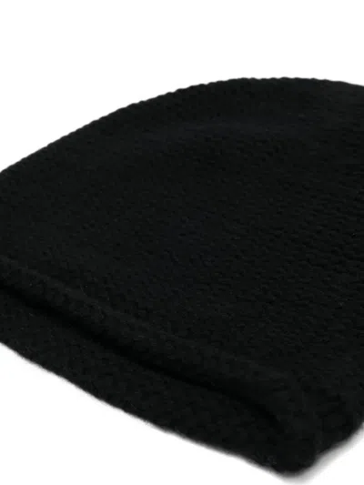 Devoa Knitted Beanie In Black