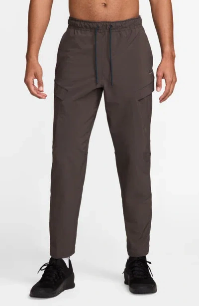 Nike Unlimited Dri-fit Fitness Cargo Pants In Brown