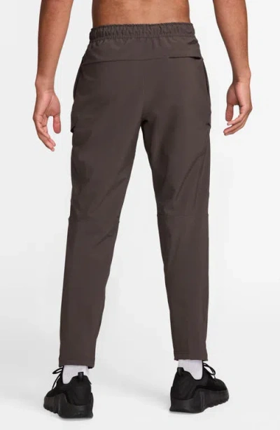 Nike Unlimited Dri-fit Fitness Cargo Pants In Brown