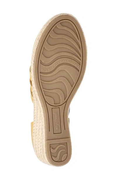 Easy Street Womens Daytona Wedge Sandals In Yellow
