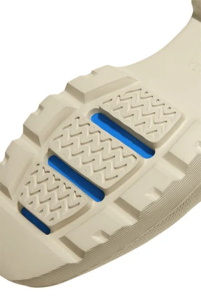 Vivaia Round-toe Chunky Platform Travel Boots In White