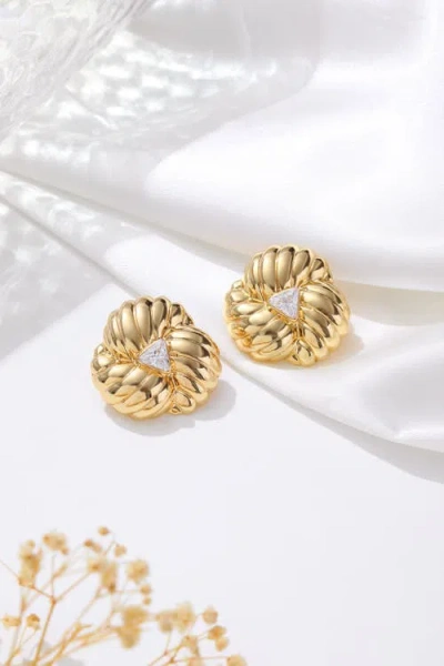 Classicharms Clover Designed Stud Earrings In Gold