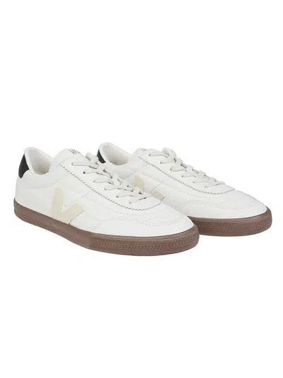 Veja Low-top Round Toe Sneakers With Contrast Sole In White