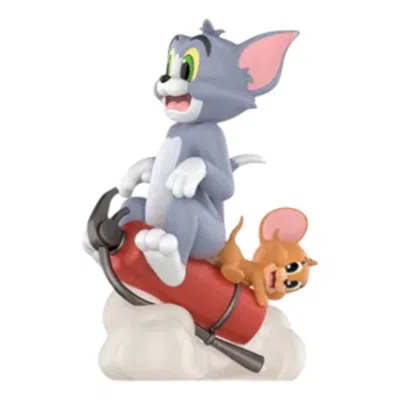 Pop Mart Tom & Jerry Forbidden Compass Figures 'fire Extinguisher Assault' In Gray