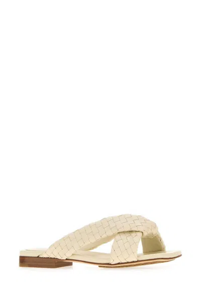 Bottega Veneta Woven Design Flat Sole Open Toe Slippers In Neutral