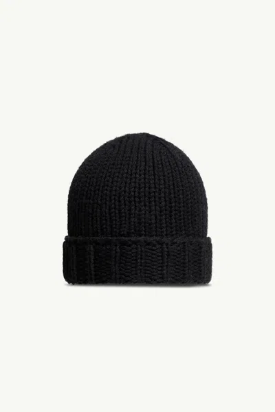 Moncler Ribbed Texture Wool Hat Winter Style In Black