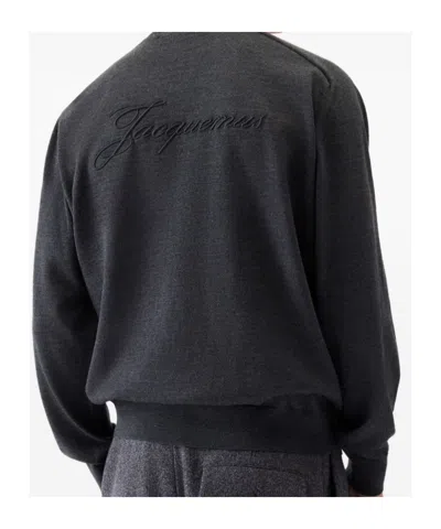 Jacquemus Long Sleeve Crewneck Sweater With Ribbed Cuffs In Gray
