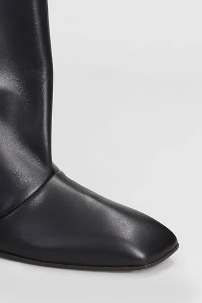 Vicini Cizin 30 Low Heels Boots In Black Leather In Black