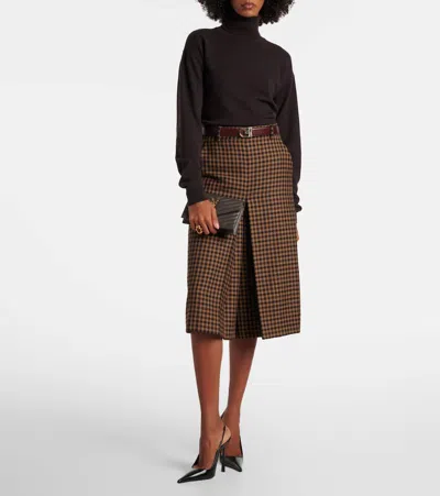 Saint Laurent Cassandre Envelope Chain Wallet In Grain De Poudre Leather Bags In Gray