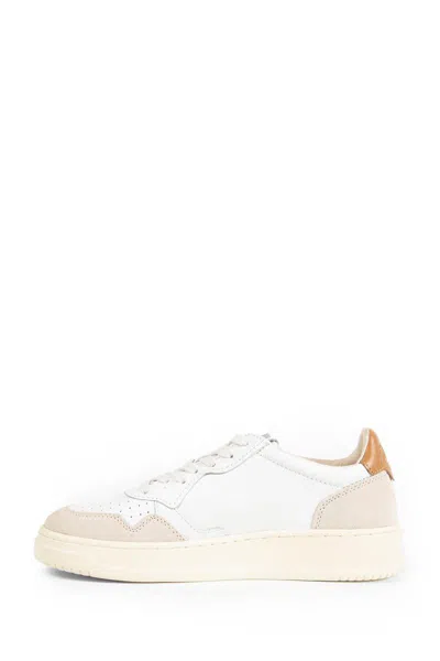 Autry Low-top Sneakers With Suede Inserts And Contrasting Heel In Multi
