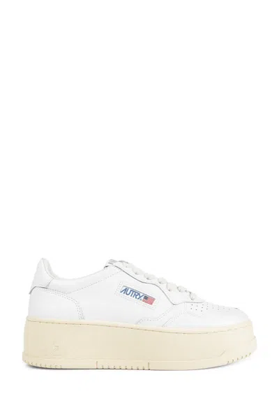 Autry Sneakers Medalist Platform In Suede And Leather White And Gray. In White