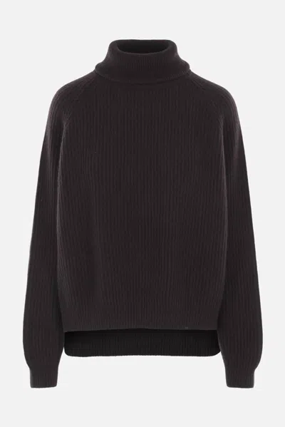 Dušan Ribbed Turtleneck Sweater In Brown