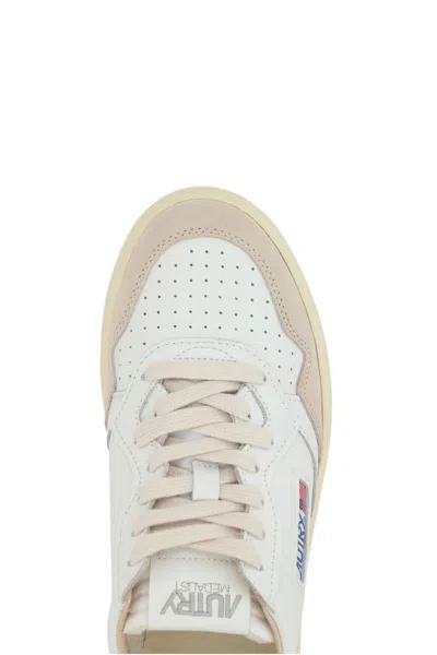 Autry Medalist Low Sneakers With Suede Inserts And Signature Logo In White