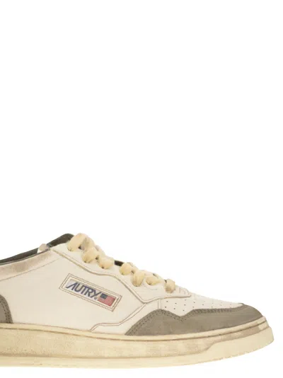 Autry Super Vintage Leather Sneakers In White