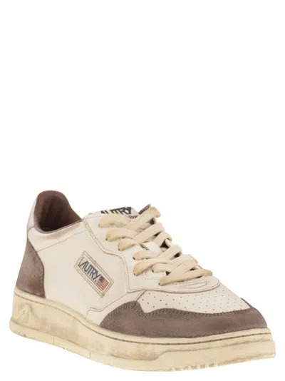 Autry Super Vintage Leather Sneakers In Neutral