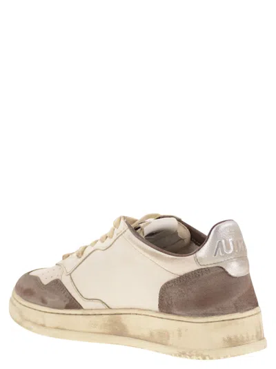 Autry Super Vintage Leather Sneakers In Neutral