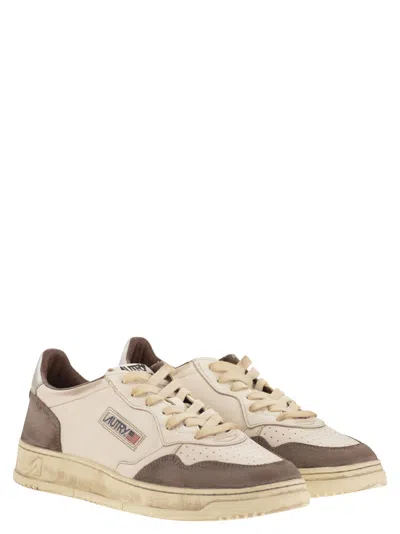 Autry Super Vintage Leather Sneakers In Neutral
