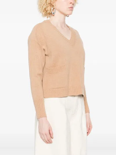 V领贴袋毛衣