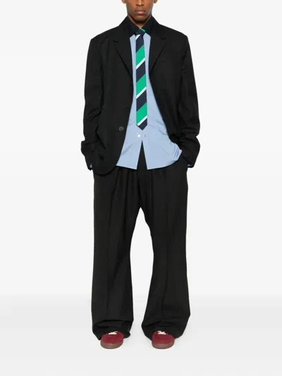 三纽扣细条纹西装夹克