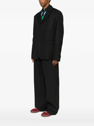 三纽扣细条纹西装夹克