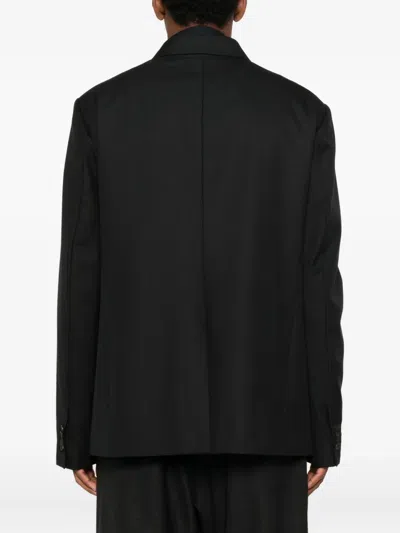 三纽扣细条纹西装夹克