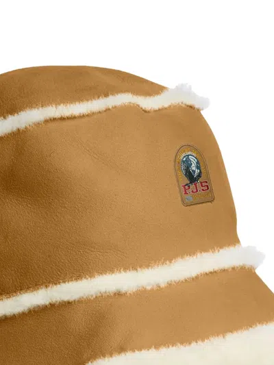 皮毛一体边饰渔夫帽