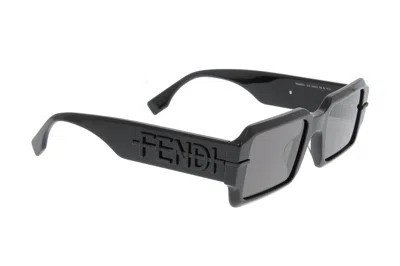 Fendi Rectangle Frame Sunglasses In Black