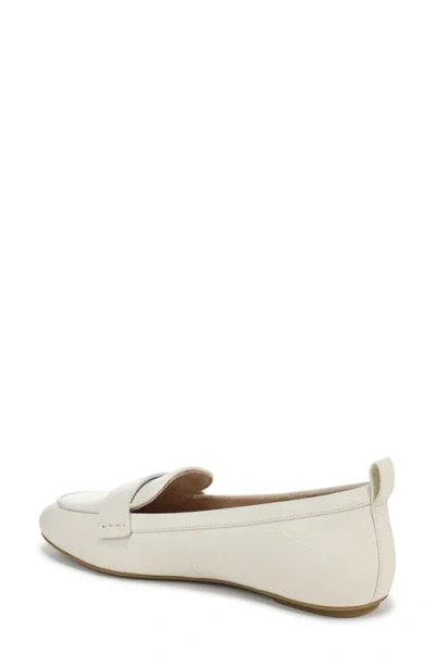 Vionic Tessa Flat In White
