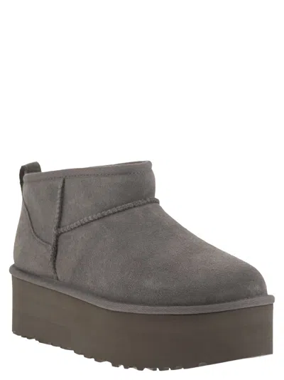 Ugg Ultra Mini Classic Boots With Plateau In Gray