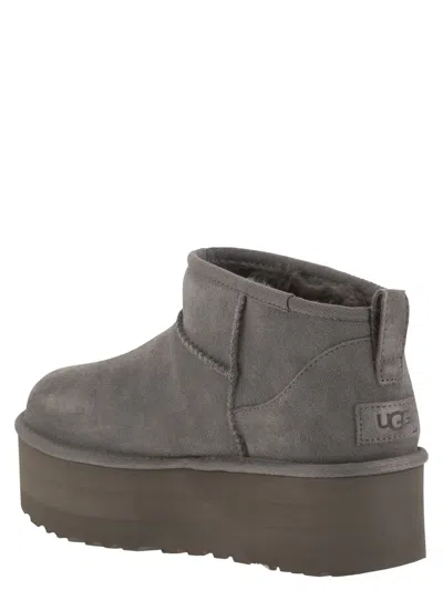 Ugg Ultra Mini Classic Boots With Plateau In Gray