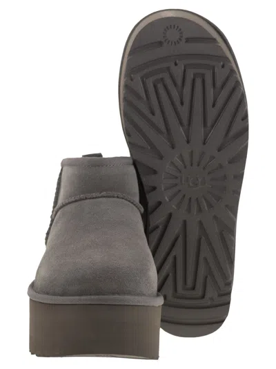 Ugg Ultra Mini Classic Boots With Plateau In Gray