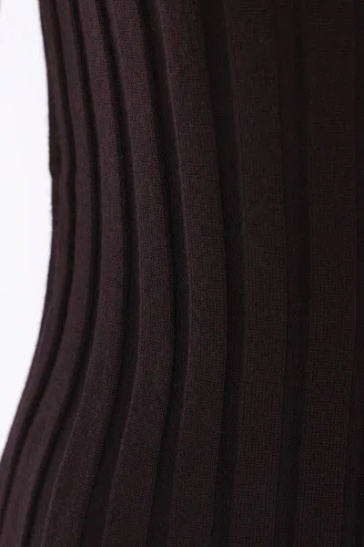 Allude Ribbed Turtleneck Sweater In Brown